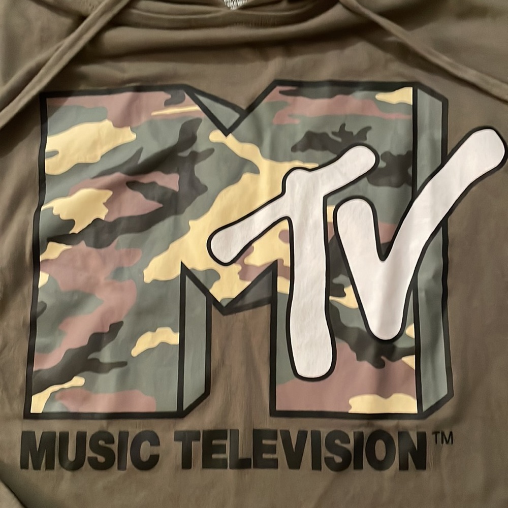 🆕 Love Tribe MTV Cropped Camouflage Lightweight Drawstring Hoodie Sz. Large - Picture 3 of 4